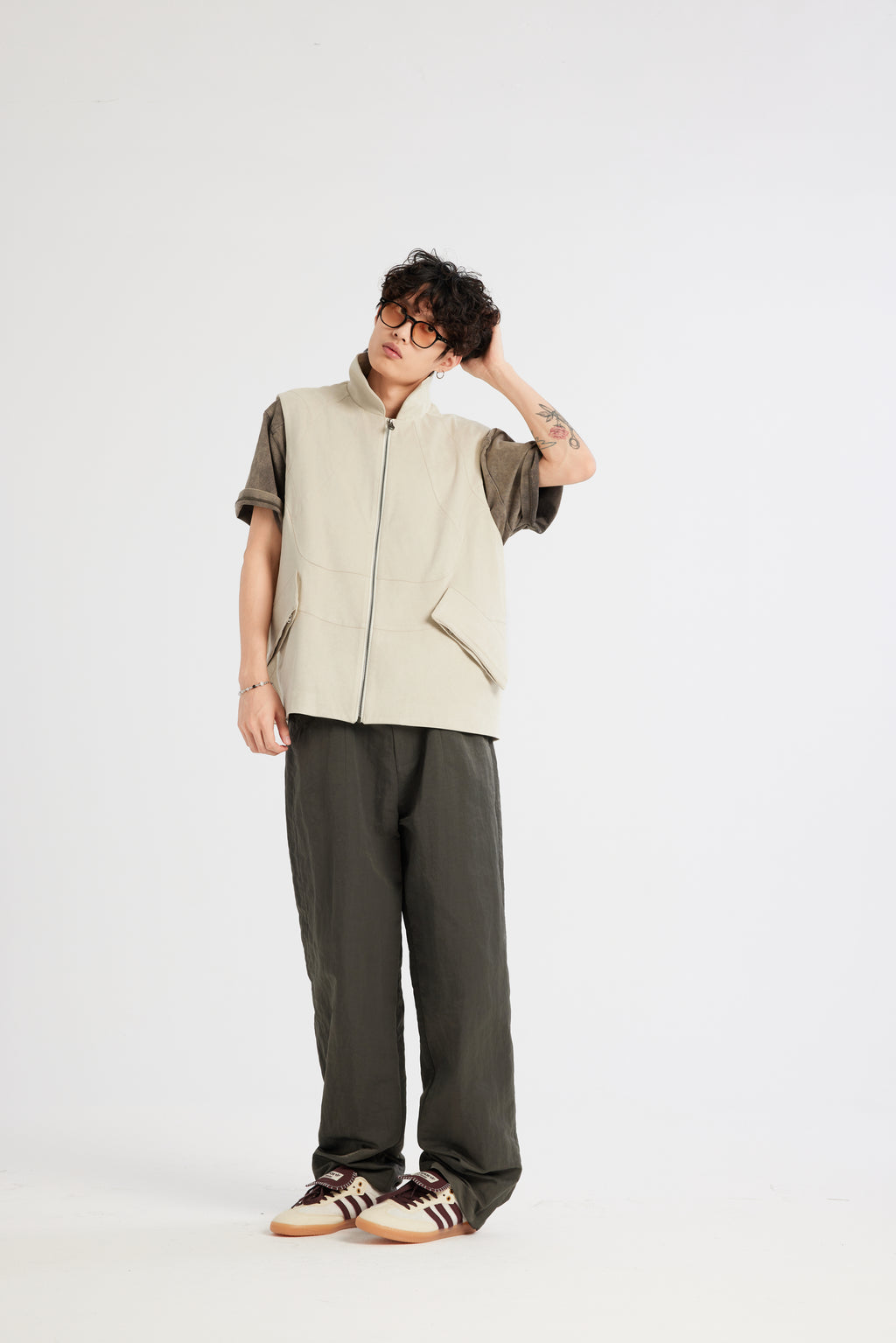 REC Suede-like spliced turtleneck vest op1