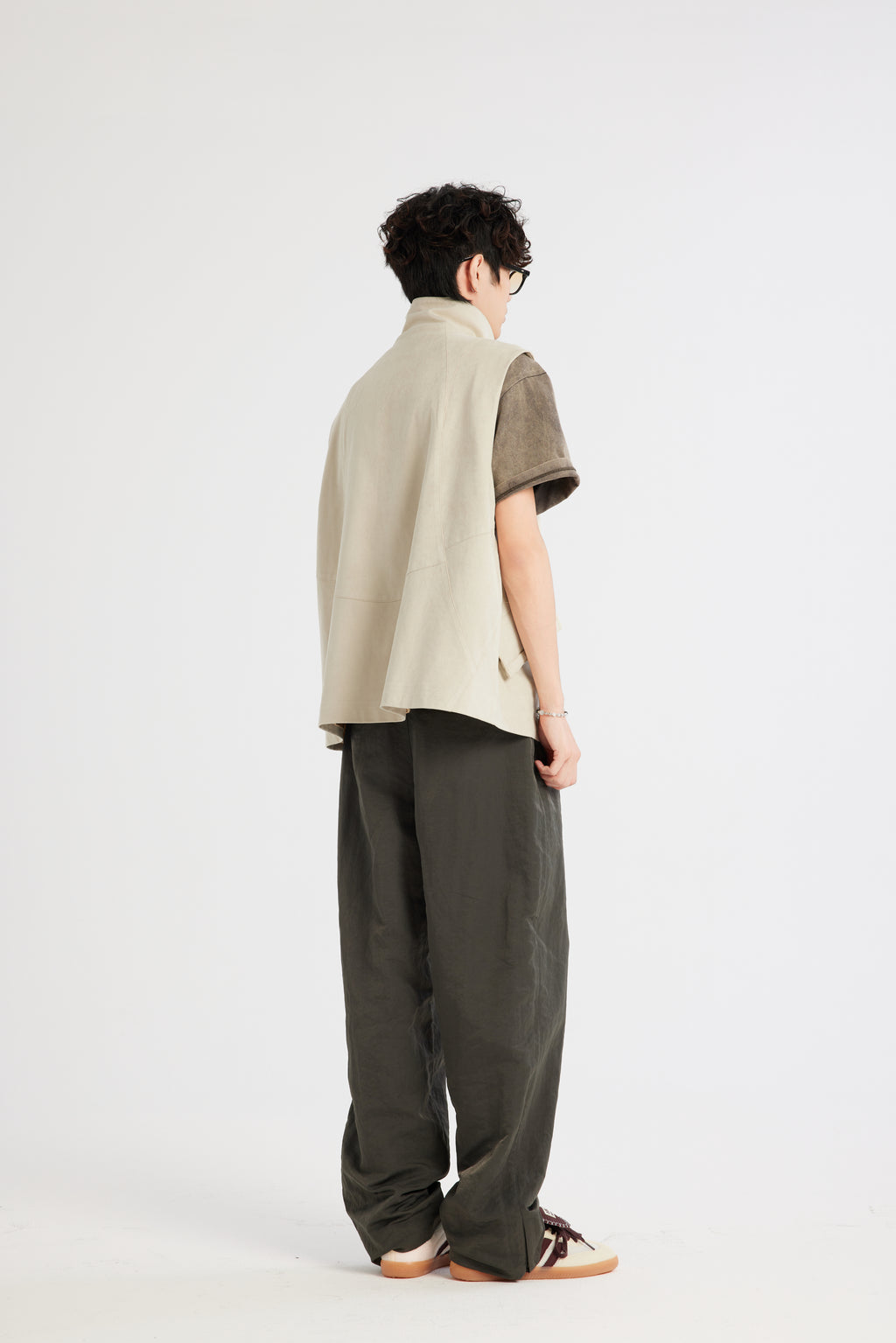 REC Suede-like spliced turtleneck vest op1