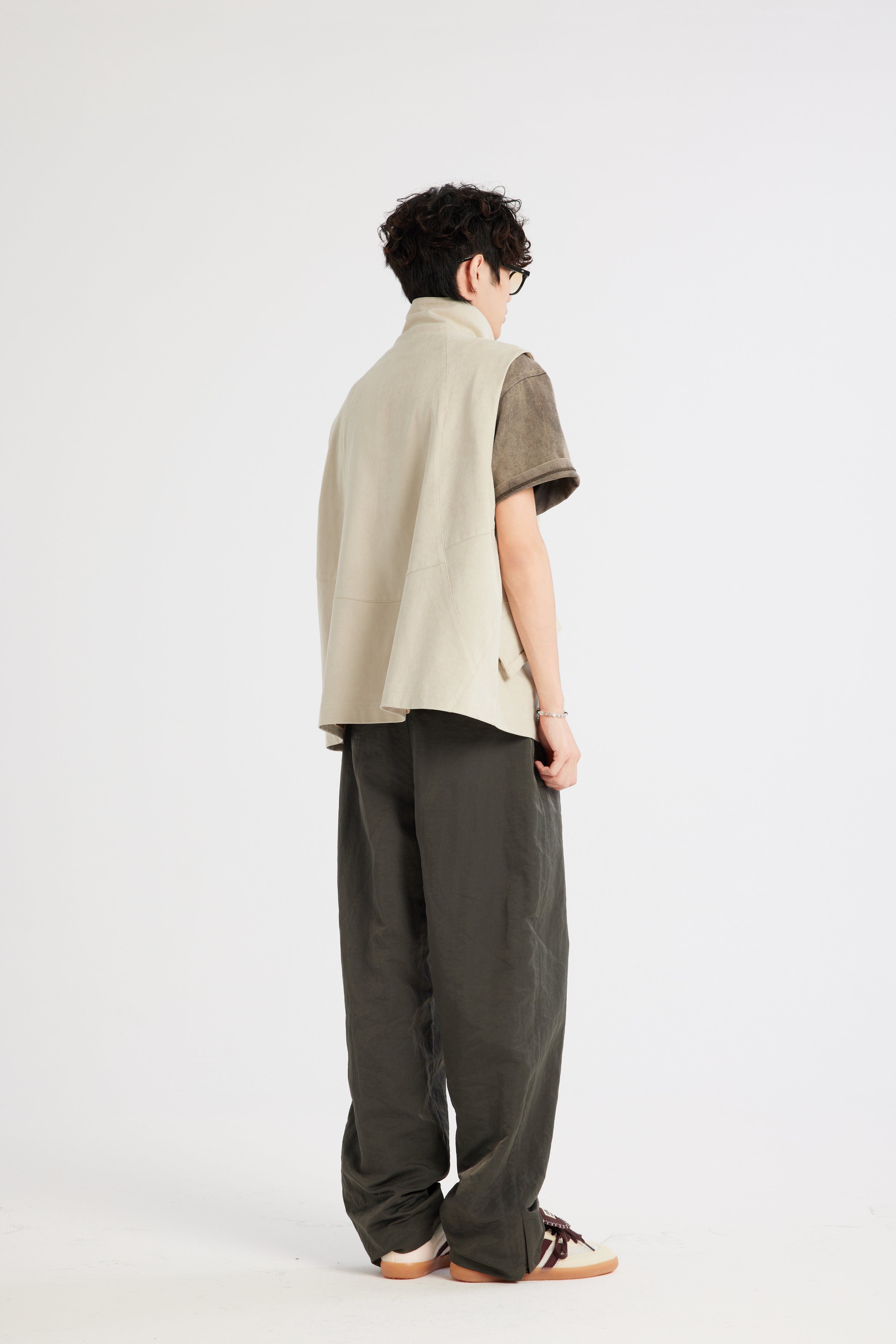 REC Suede-like spliced turtleneck vest op1