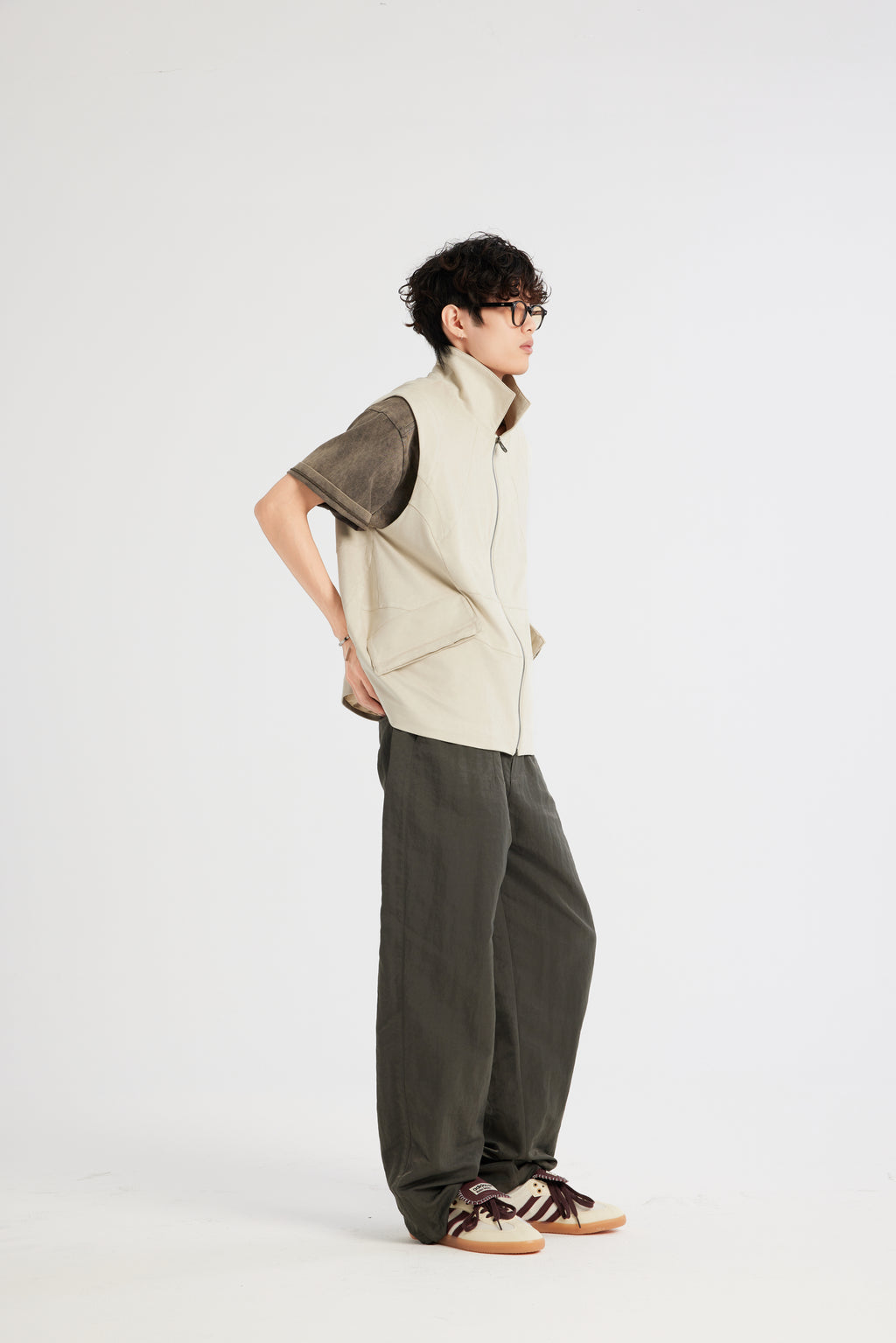 REC Suede-like spliced turtleneck vest op1