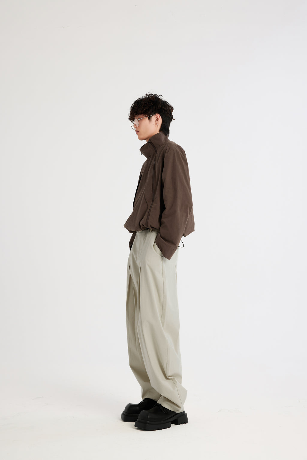 REC Slim-cut casual trousers op1